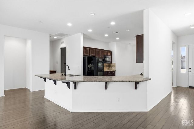 9909 Stockholm Place, Bakersfield, CA 93306
