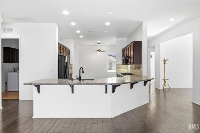 9909 Stockholm Place, Bakersfield, CA 93306