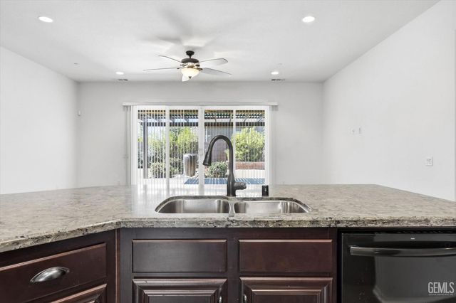 9909 Stockholm Place, Bakersfield, CA 93306