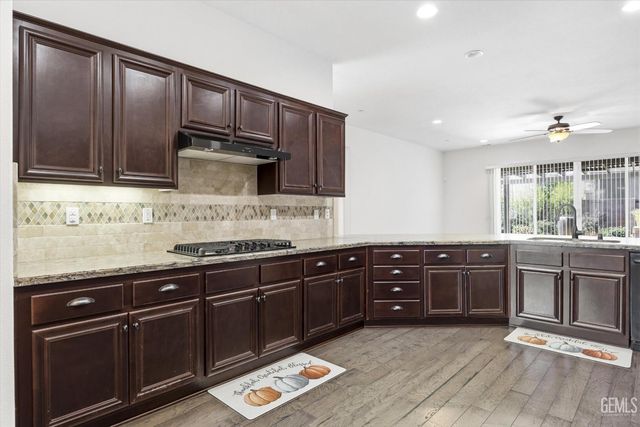 9909 Stockholm Place, Bakersfield, CA 93306
