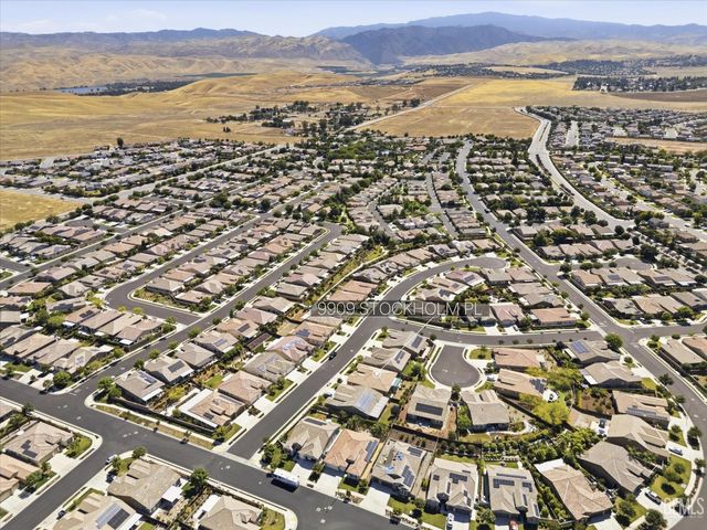 9909 Stockholm Place, Bakersfield, CA 93306