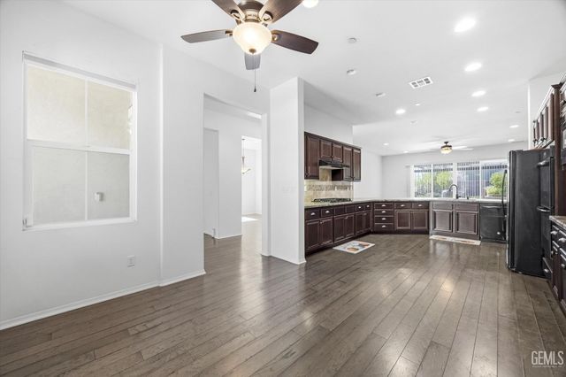 9909 Stockholm Place, Bakersfield, CA 93306