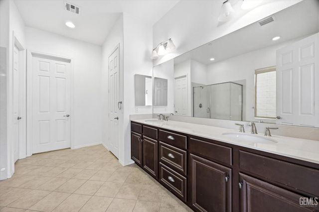 9909 Stockholm Place, Bakersfield, CA 93306