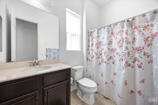 9909 Stockholm Place, Bakersfield, CA 93306