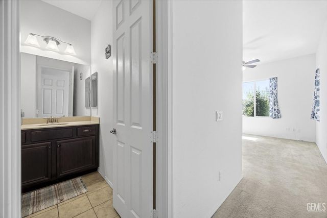 9909 Stockholm Place, Bakersfield, CA 93306