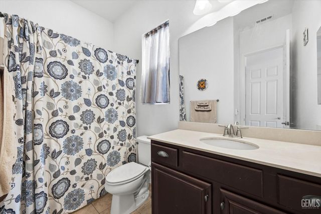 9909 Stockholm Place, Bakersfield, CA 93306
