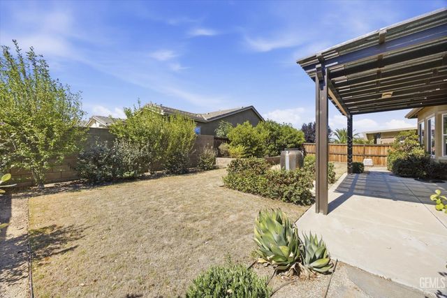 9909 Stockholm Place, Bakersfield, CA 93306