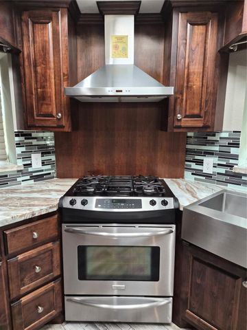 209 Florence Street, Orange, TX 77630