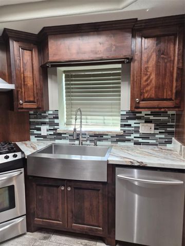 209 Florence Street, Orange, TX 77630