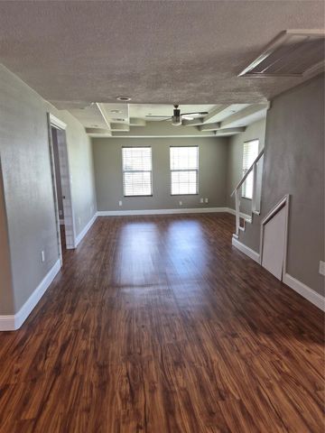 209 Florence Street, Orange, TX 77630