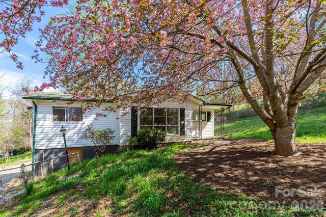 135 Sardis Drive, Asheville, NC 28806