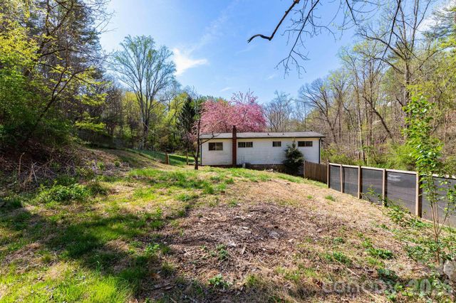 135 Sardis Drive, Asheville, NC 28806