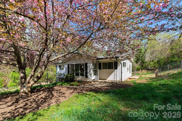 135 Sardis Drive, Asheville, NC 28806