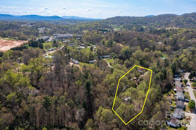 135 Sardis Drive, Asheville, NC 28806