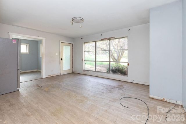 135 Sardis Drive, Asheville, NC 28806