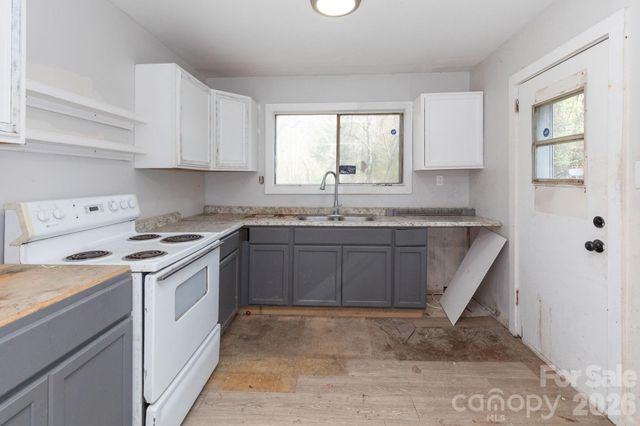135 Sardis Drive, Asheville, NC 28806