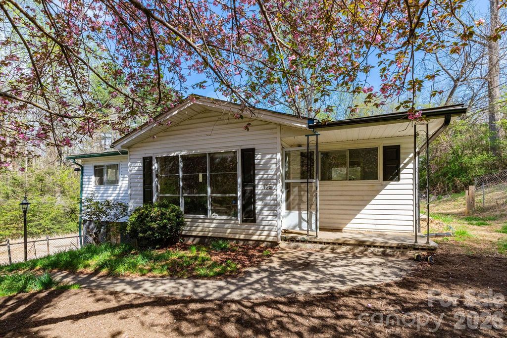 135 Sardis Drive, Asheville, NC 28806