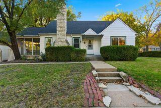 1221 N 8th Street, Manhattan, KS 66502