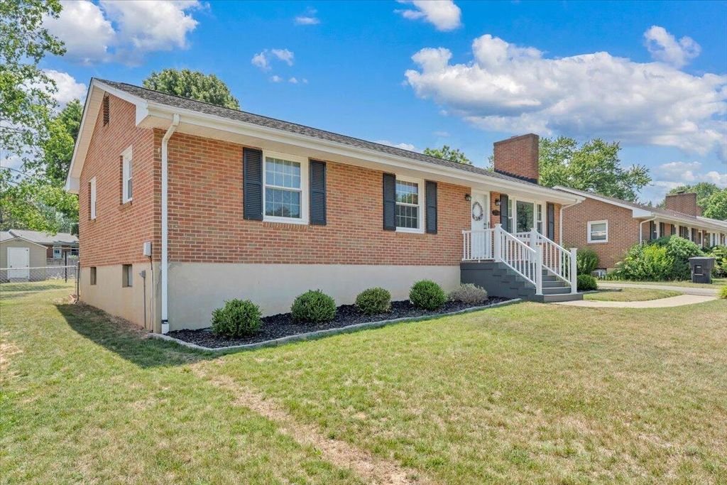 2834 Neil DR, Roanoke, VA 24019