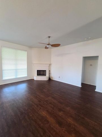 9121 Autumn Falls Drive, Fort Worth, TX 76118