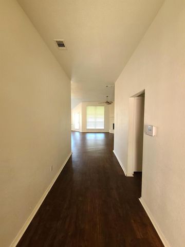 9121 Autumn Falls Drive, Fort Worth, TX 76118