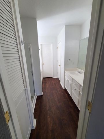 9121 Autumn Falls Drive, Fort Worth, TX 76118