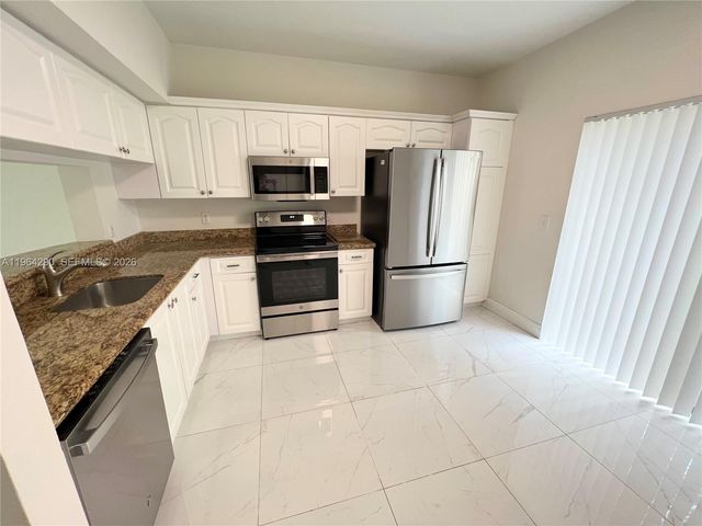 9820 NW 56th Pl, Coral Springs, FL 33076