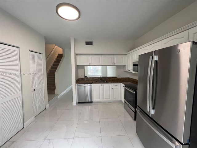 9820 NW 56th Pl, Coral Springs, FL 33076