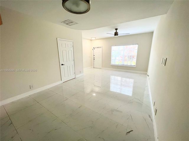 9820 NW 56th Pl, Coral Springs, FL 33076