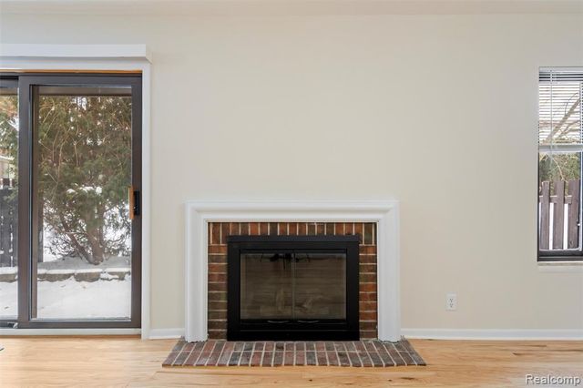 3051 Lindenwood Drive, Dearborn, MI 48120