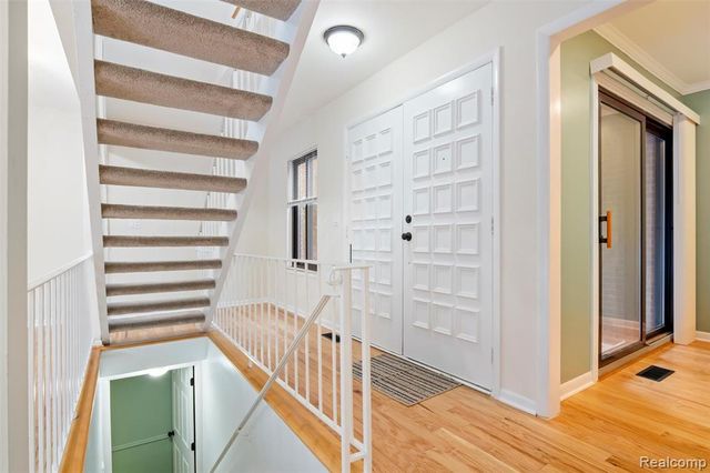 3051 Lindenwood Drive, Dearborn, MI 48120