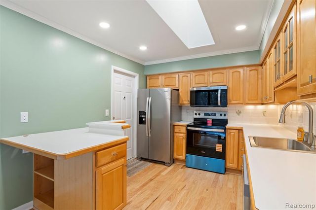 3051 Lindenwood Drive, Dearborn, MI 48120