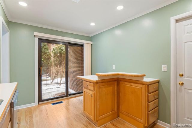 3051 Lindenwood Drive, Dearborn, MI 48120