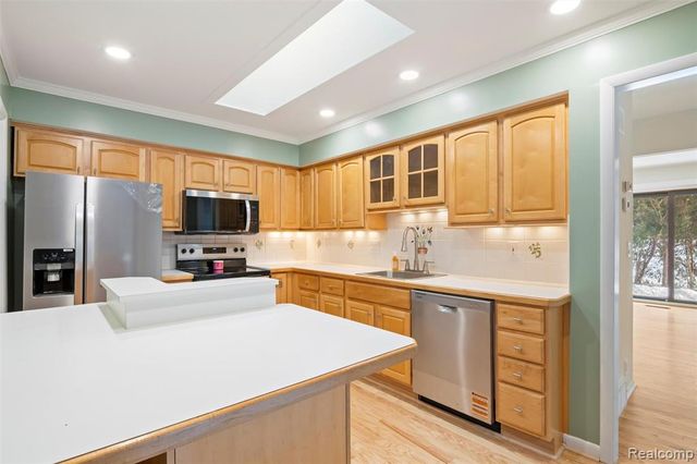 3051 Lindenwood Drive, Dearborn, MI 48120