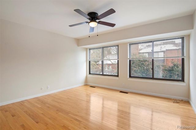 3051 Lindenwood Drive, Dearborn, MI 48120