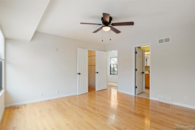 3051 Lindenwood Drive, Dearborn, MI 48120