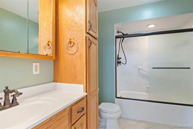 3051 Lindenwood Drive, Dearborn, MI 48120