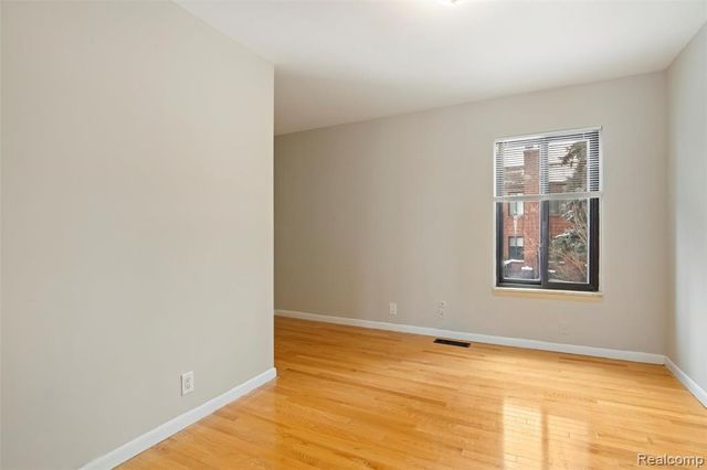 3051 Lindenwood Drive, Dearborn, MI 48120