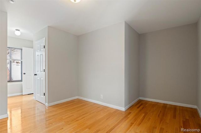 3051 Lindenwood Drive, Dearborn, MI 48120