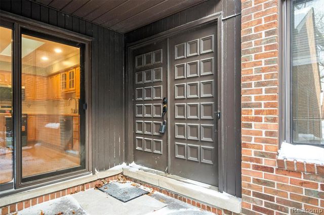 3051 Lindenwood Drive, Dearborn, MI 48120