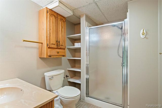 3051 Lindenwood Drive, Dearborn, MI 48120