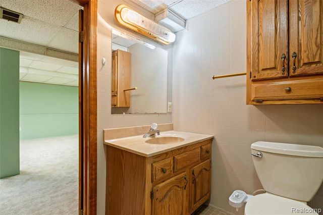 3051 Lindenwood Drive, Dearborn, MI 48120