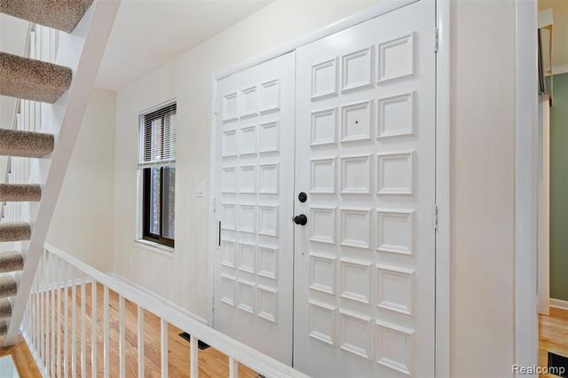 3051 Lindenwood Drive, Dearborn, MI 48120