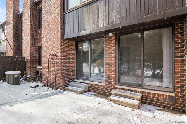 3051 Lindenwood Drive, Dearborn, MI 48120