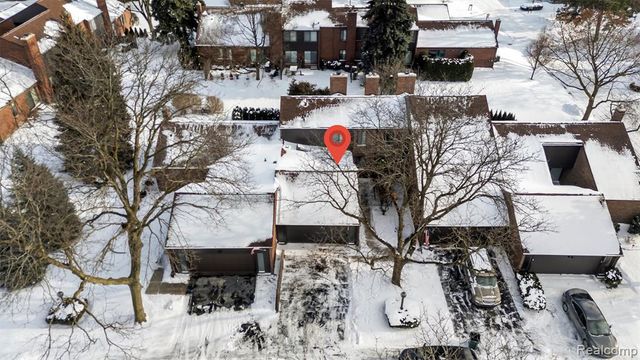 3051 Lindenwood Drive, Dearborn, MI 48120