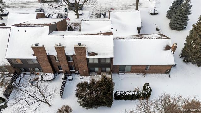 3051 Lindenwood Drive, Dearborn, MI 48120