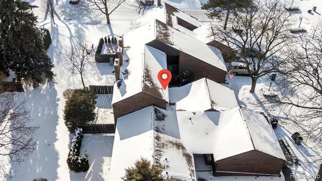 3051 Lindenwood Drive, Dearborn, MI 48120