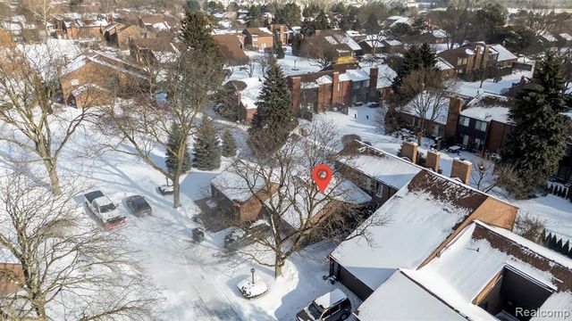 3051 Lindenwood Drive, Dearborn, MI 48120