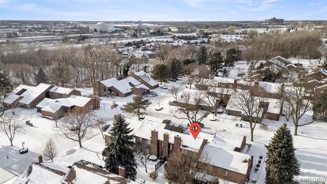 3051 Lindenwood Drive, Dearborn, MI 48120