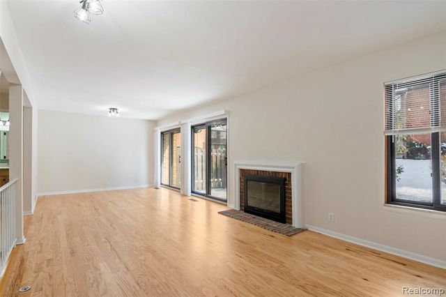 3051 Lindenwood Drive, Dearborn, MI 48120